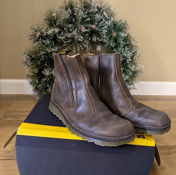 Doc Martin distress leather brown boots size 10 - Picture 2 of 8